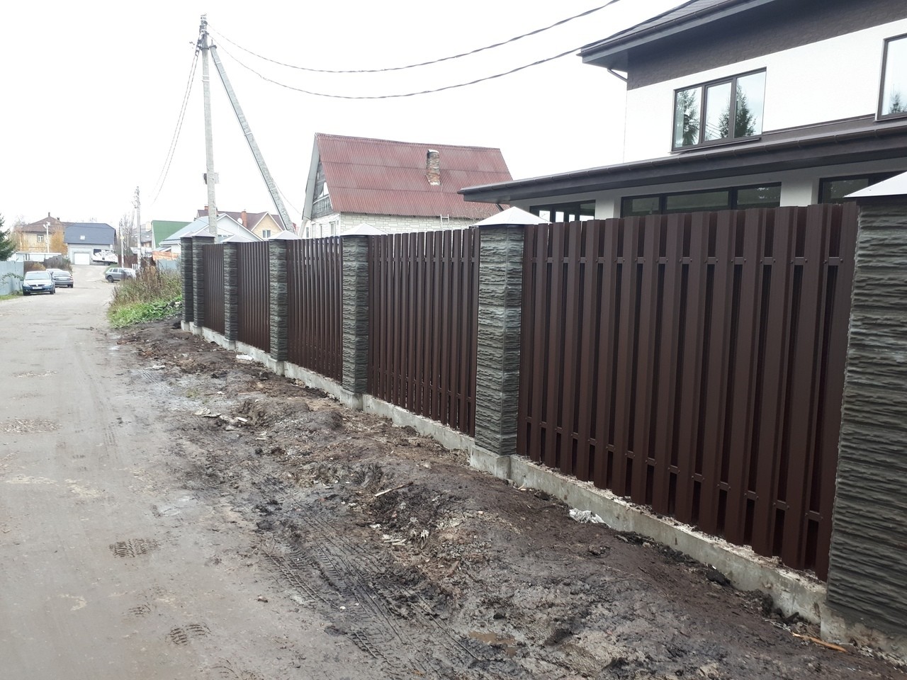 Забор шахматка 40м из штакетника столбы под камень в Казахстане