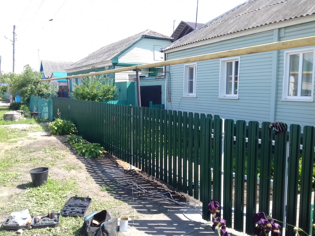 Комбинированный забор 25м штакетник и профлист, ворота, калитка фото в Казахстане