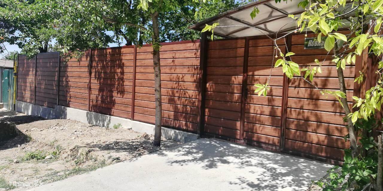 Забор из металлосайдинга ЕВРО-БРУС Каштан фото4 в Казахстане