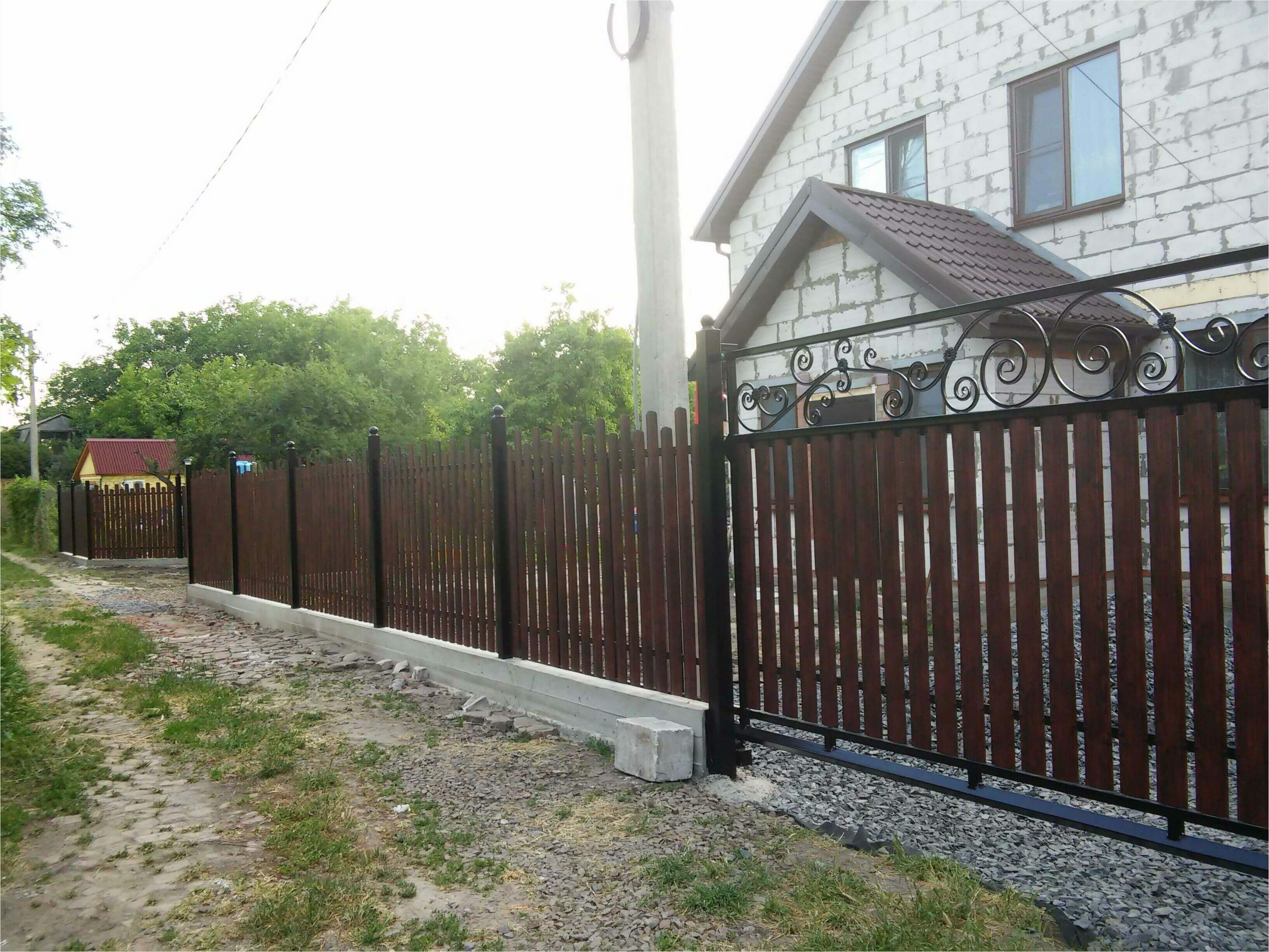 Забор из штакетника 90м фото1 в Казахстане