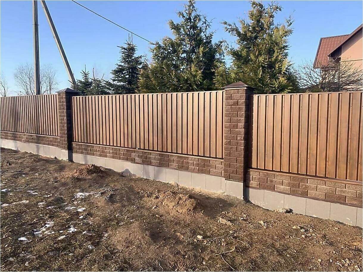 Забор из профлиста НС-21 цвет Printech темное дерево фото7 в Казахстане