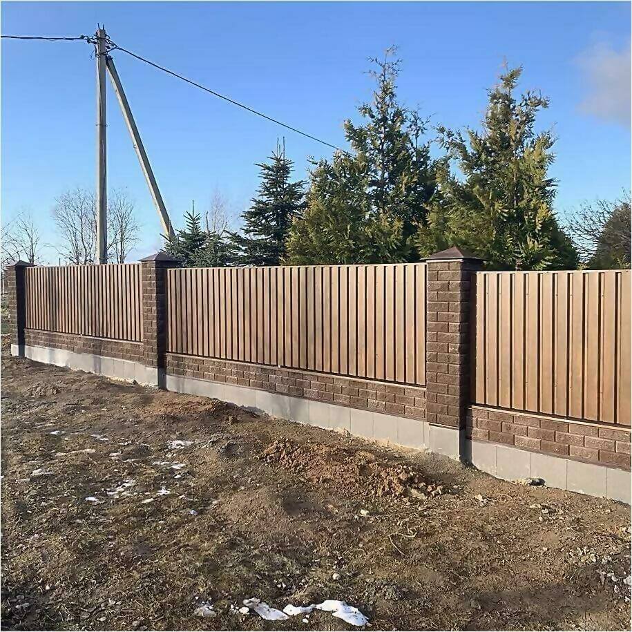 Забор из профлиста НС-21 цвет Printech темное дерево фото1 в Казахстане