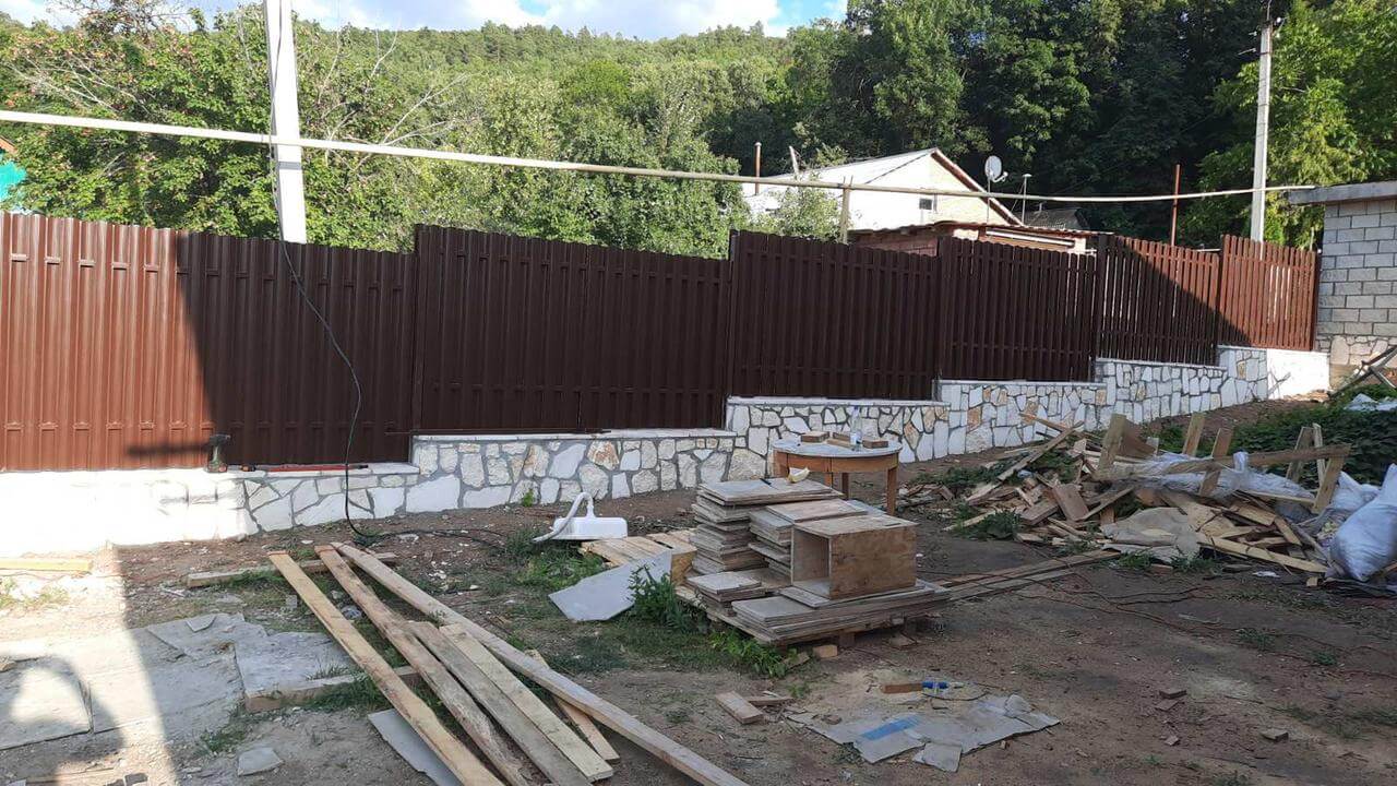 забор из штакетника шоколад двухсторонний фото1 в Казахстане