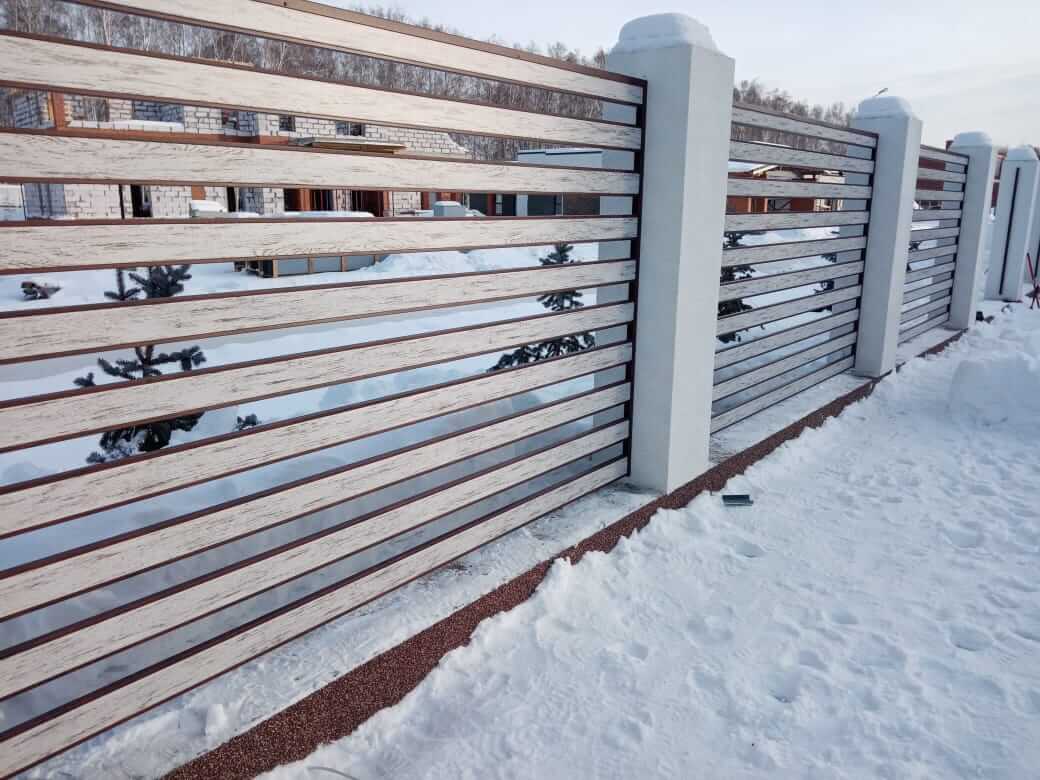 забор-ранчо из металлопланкена 130м каштан красный + беленый дуб фото1 в Казахстане