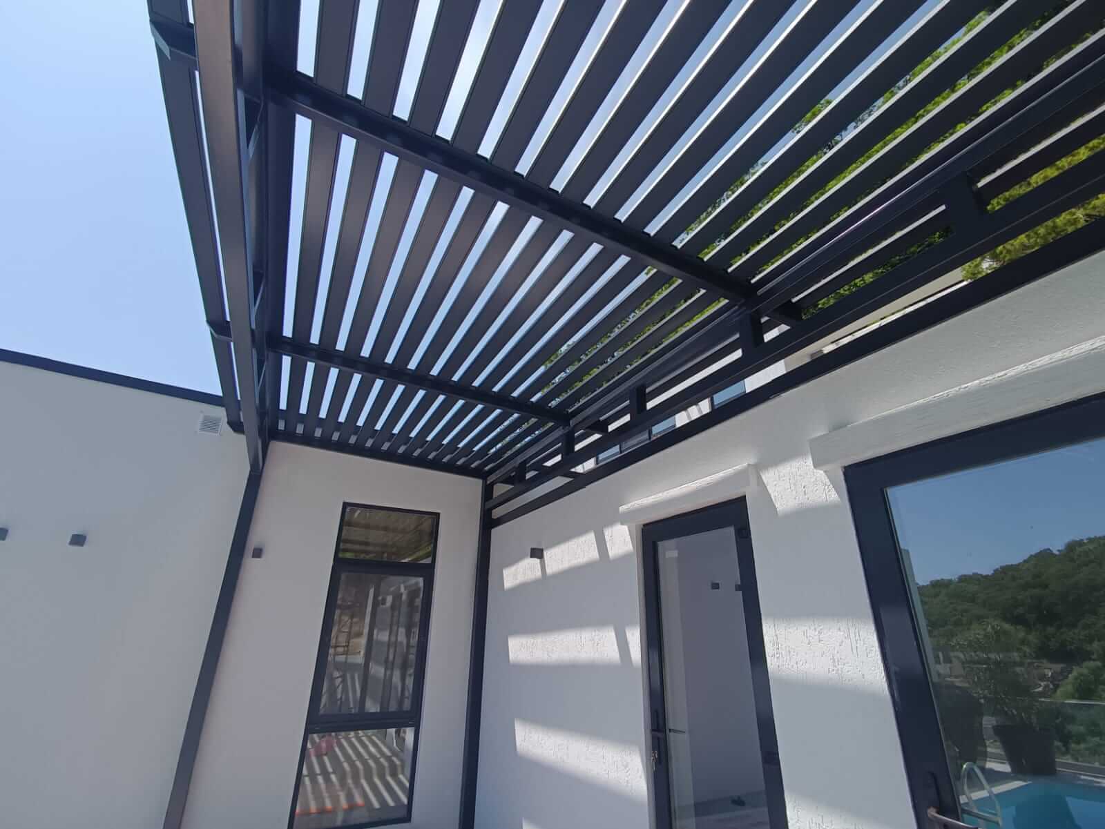 пергола из металлического планкена RAL7024 серый графит фото4 в Казахстане