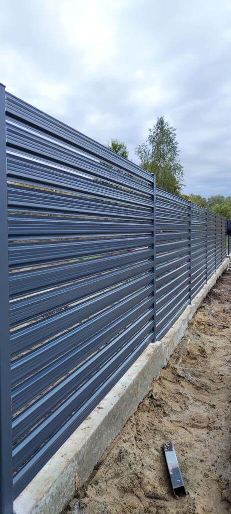 забор из штакетника ral7024/7024 серый графит двусторонний фото10 в Казахстане