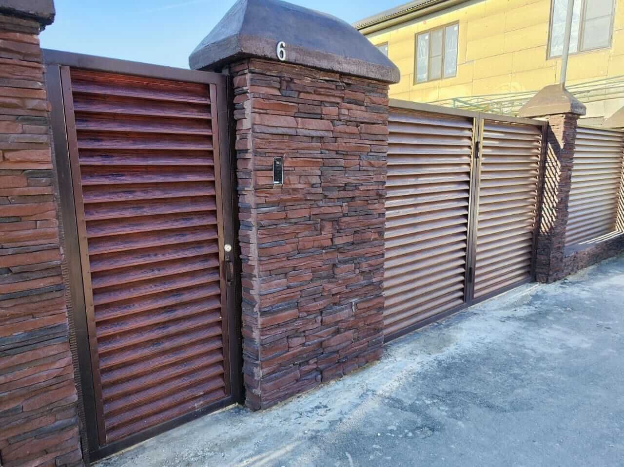 Забор с ламелями Еврожалюзи 43м Красный Каштан Printech в Казахстане