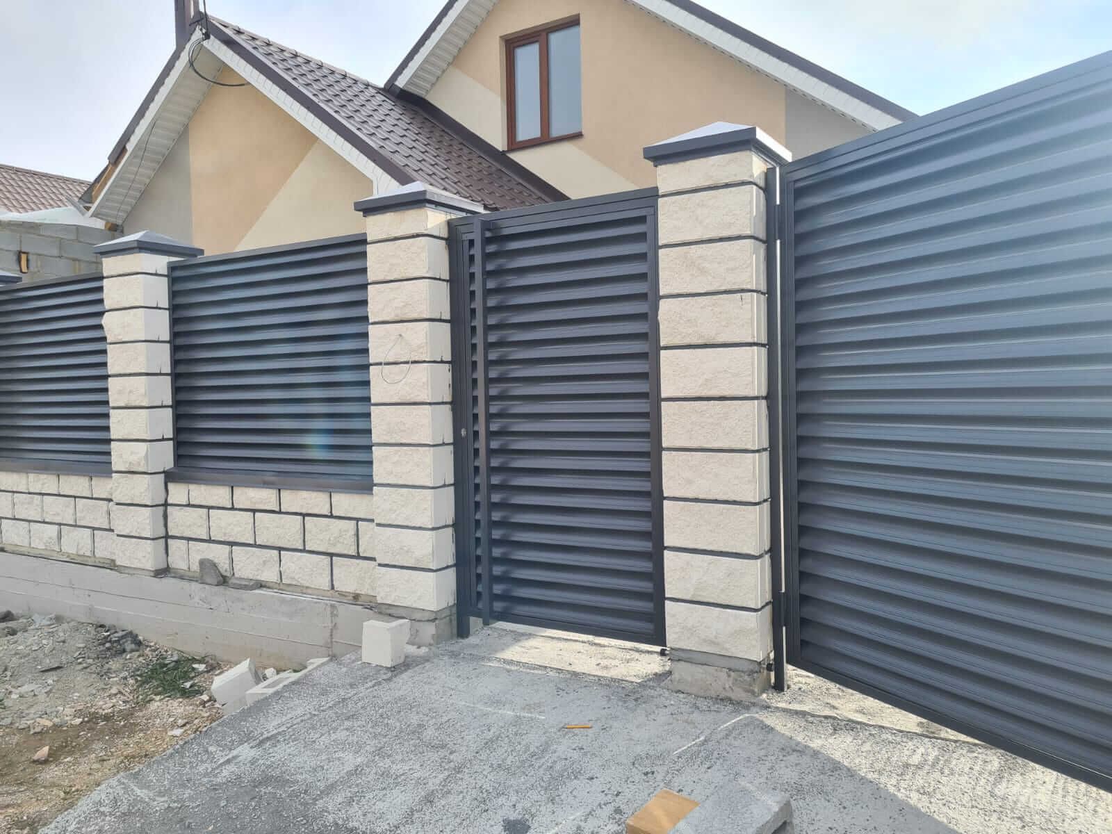 Забор из ламелей Еврожалюзи 38м RAL7024/7024 Серый Графит двусторонний фото 1 в Казахстане