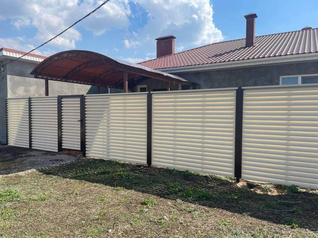 Забор из ламелей Еврожалюзи 25м RAL1015/1015 Слоновая Кость двусторонний фото 5 в Казахстане
