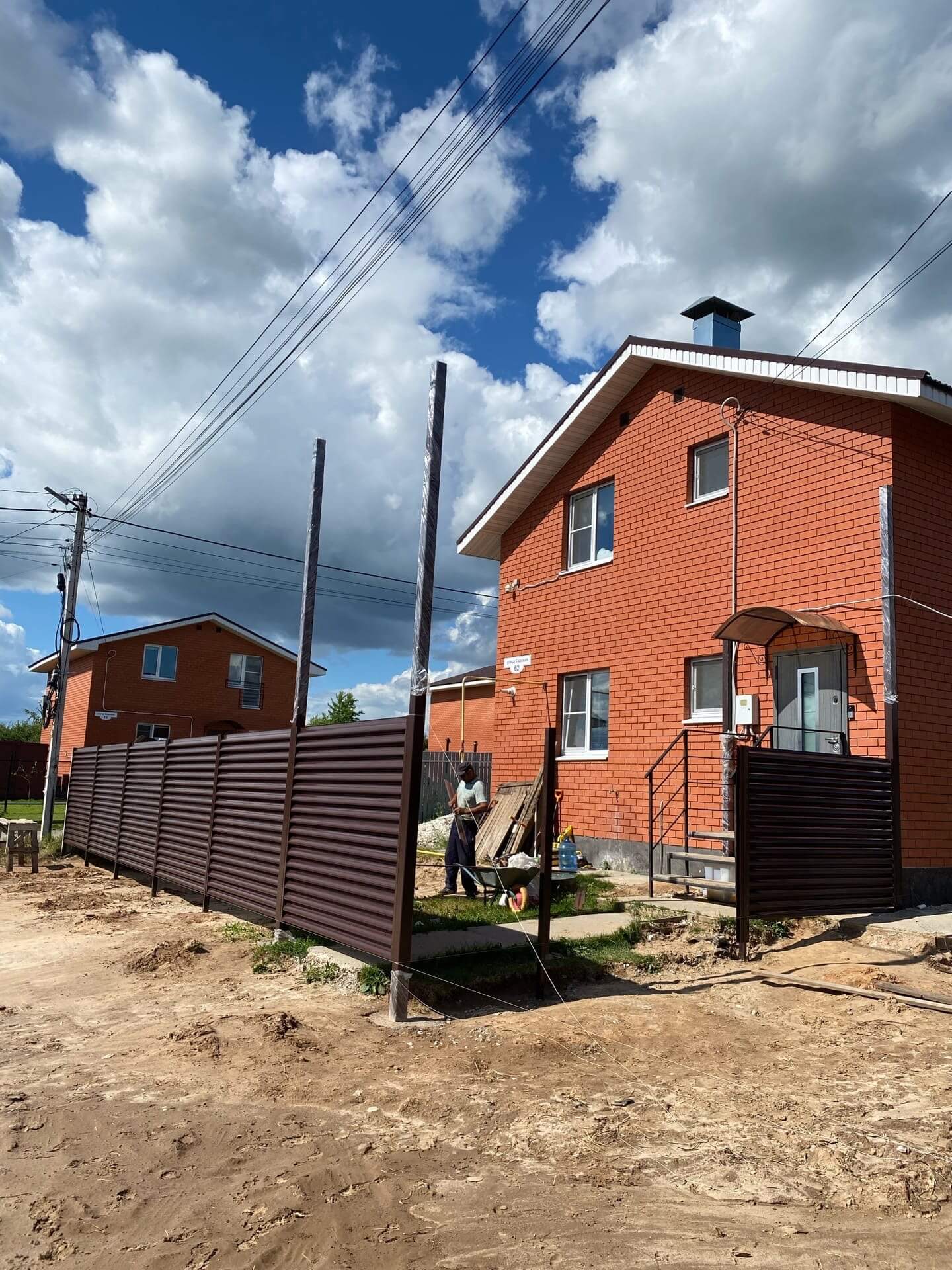 Забор-жалюзи из ламелей еврожалюзи 14м RAL8017 Шоколад фото 1 в Казахстане