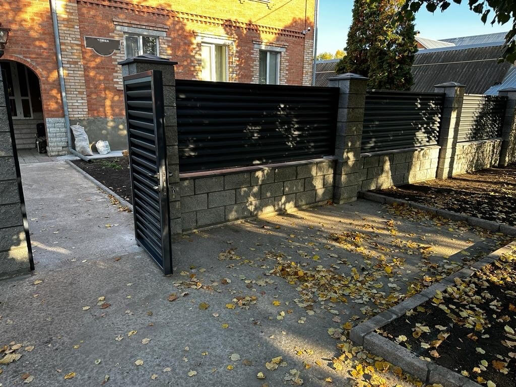 Забор-жалюзи 19м RAL7024/7024 Серый Графит двусторонний MATTE фото 5 в Казахстане