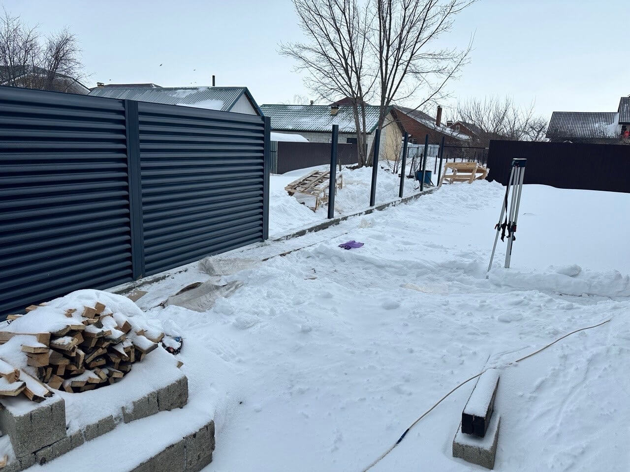 Забор-жалюзи из ламелей Еврожалюзи 32м RAL7024/7024 Серый Графит двусторонний фото 3 в Казахстане