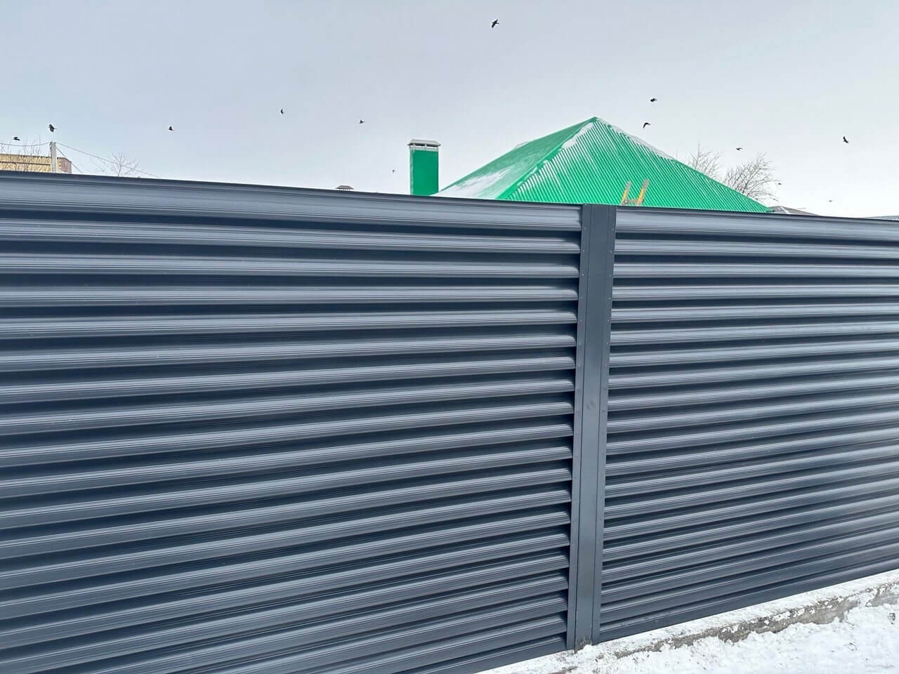 Забор-жалюзи из ламелей Еврожалюзи 32м RAL7024/7024 Серый Графит двусторонний в Казахстане