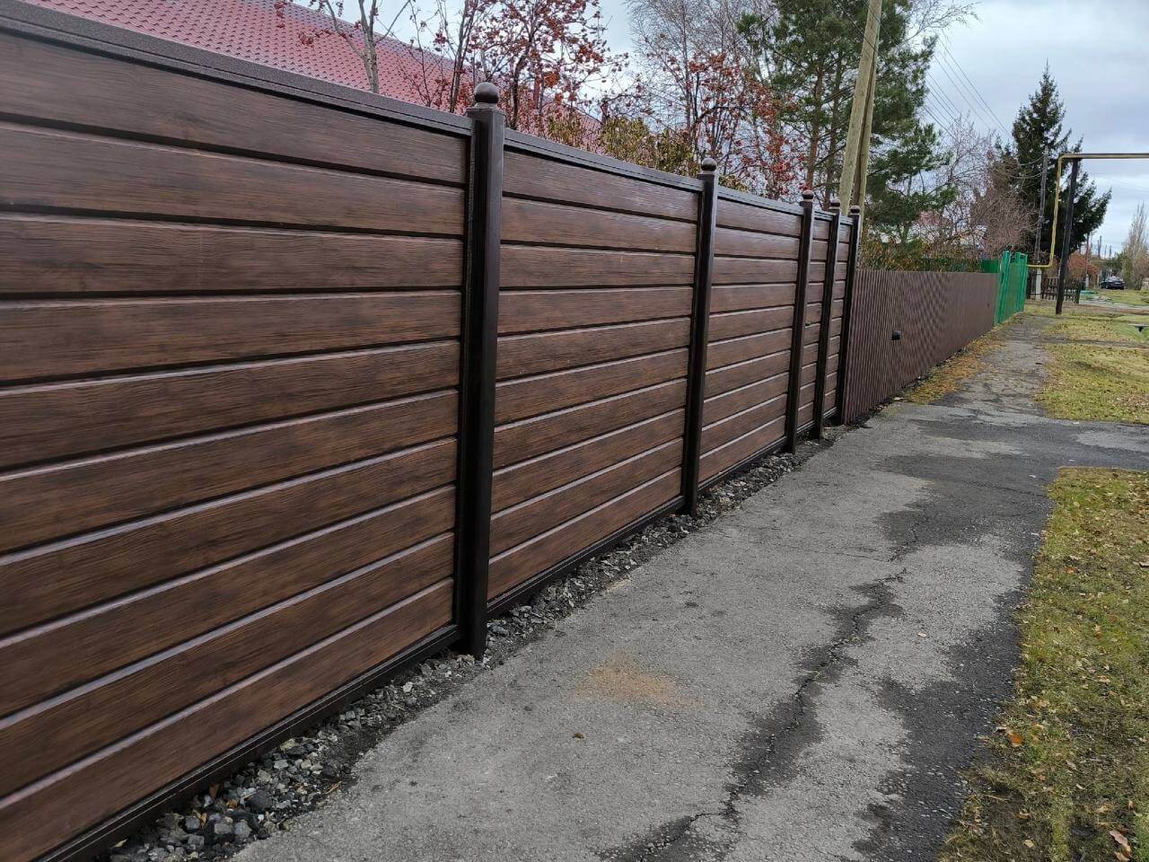 Забор из металлосайдинга Евро-Брус 46м Античное Дерево Принтек фото 1 в Казахстане