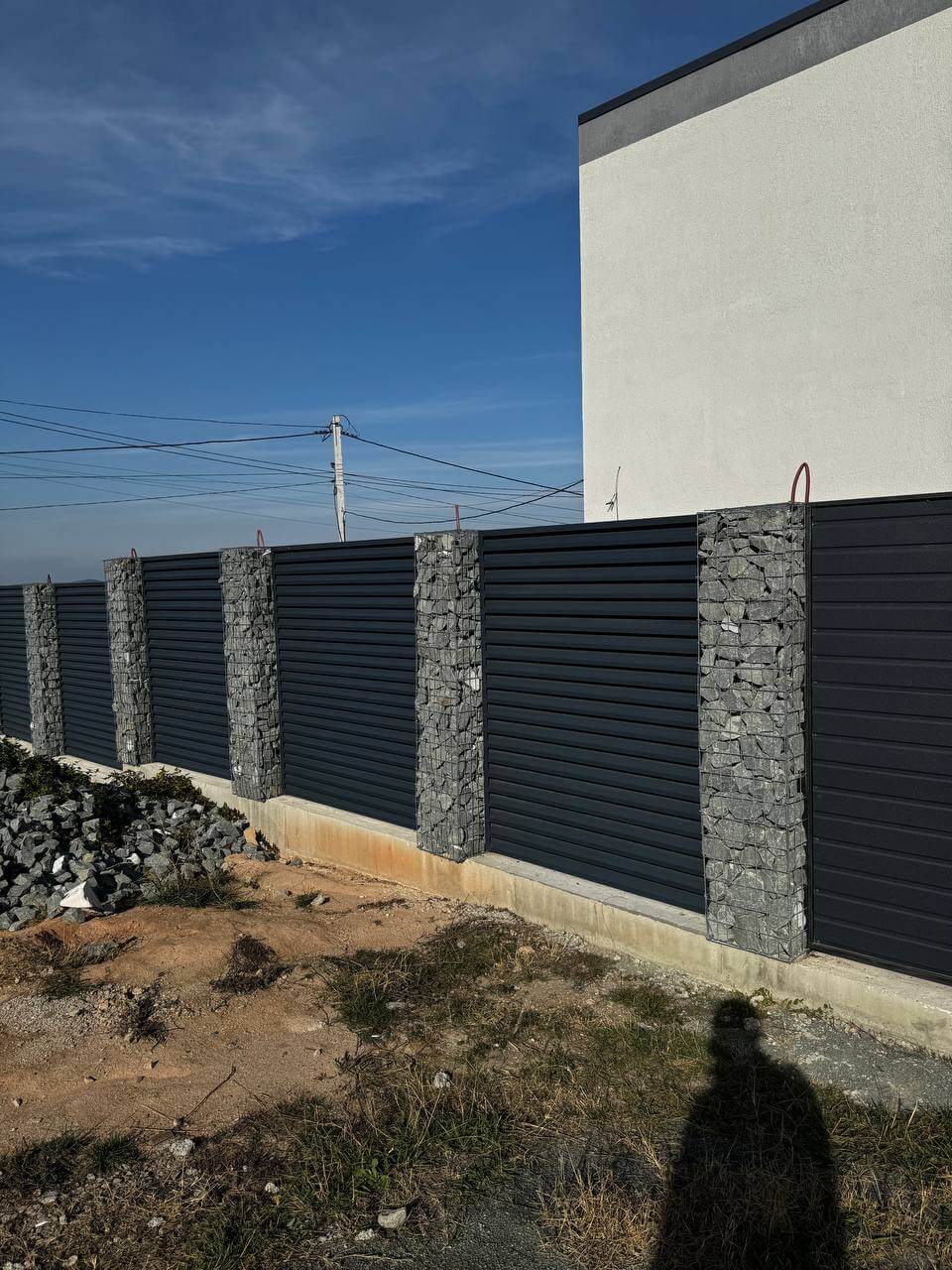 Забор-жалюзи из ламелей ЭКО-Z-US усиленных 36м RAL7024/7024 Серый Графит двусторонний МАТТЕ фото 6 в Казахстане