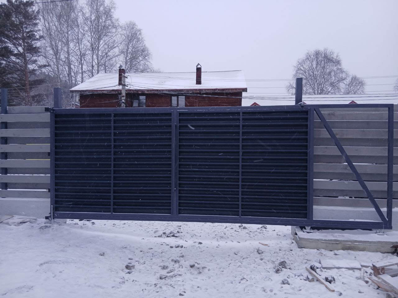 Входная группа из ламелей Хай-Тек RAL7024/7024 Серый Графит двусторонний МАТТЕ фото 17 в Казахстане