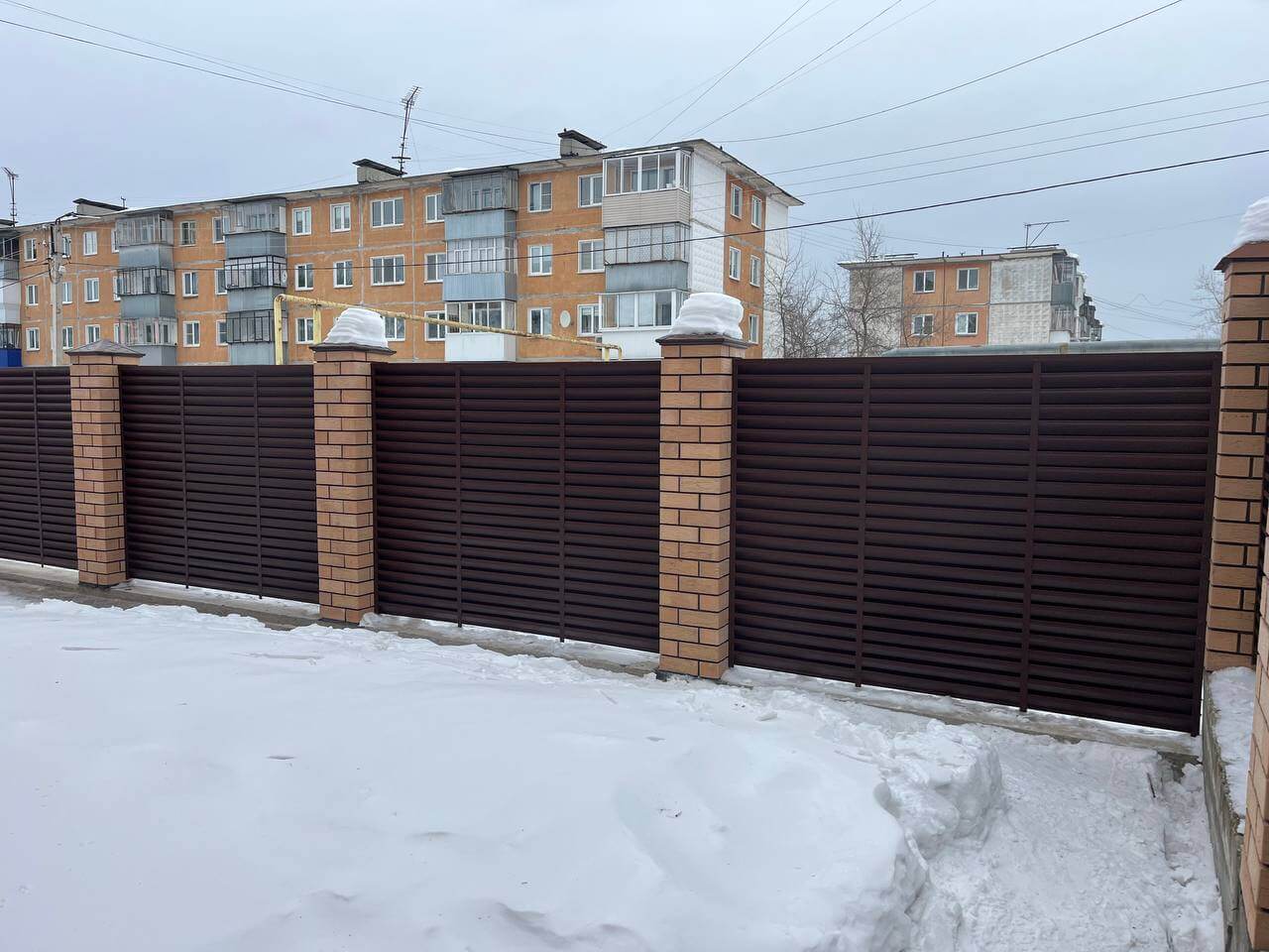 Забор-жалюзи из ламелей ЭКО-Z 87м RAL8017/8017 Шоколад двусторонний МАТТЕ фото 17 в Казахстане