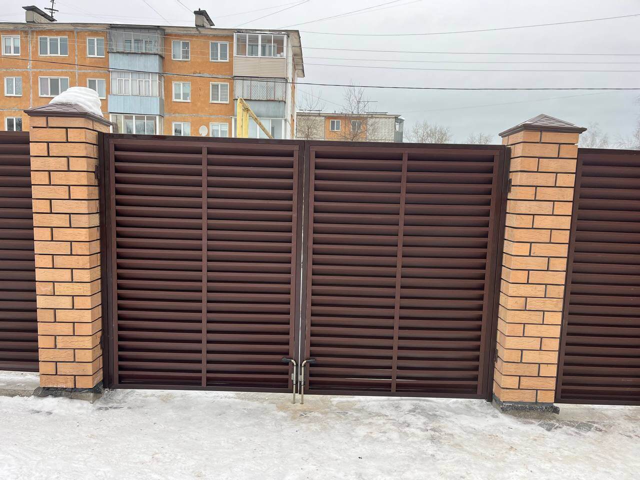 Забор-жалюзи из ламелей ЭКО-Z 87м RAL8017/8017 Шоколад двусторонний МАТТЕ фото 9 в Казахстане