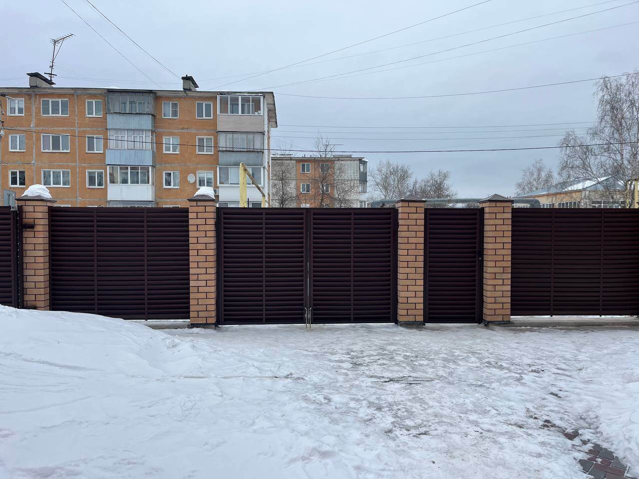 Забор-жалюзи из ламелей ЭКО-Z 87м RAL8017/8017 Шоколад двусторонний МАТТЕ фото 1 в Казахстане