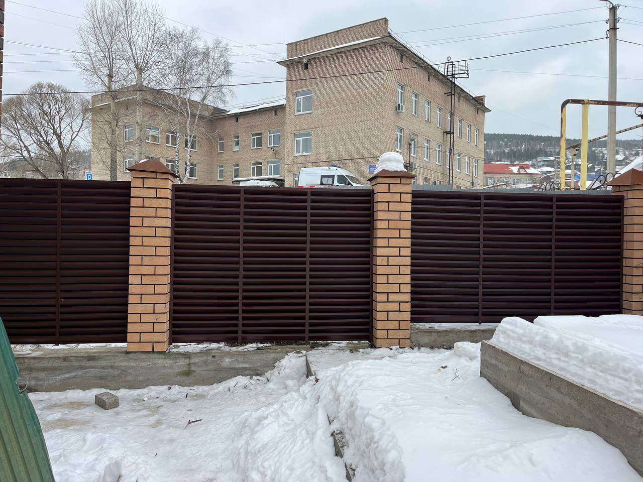 Забор-жалюзи из ламелей ЭКО-Z 87м RAL8017/8017 Шоколад двусторонний МАТТЕ фото 16 в Казахстане