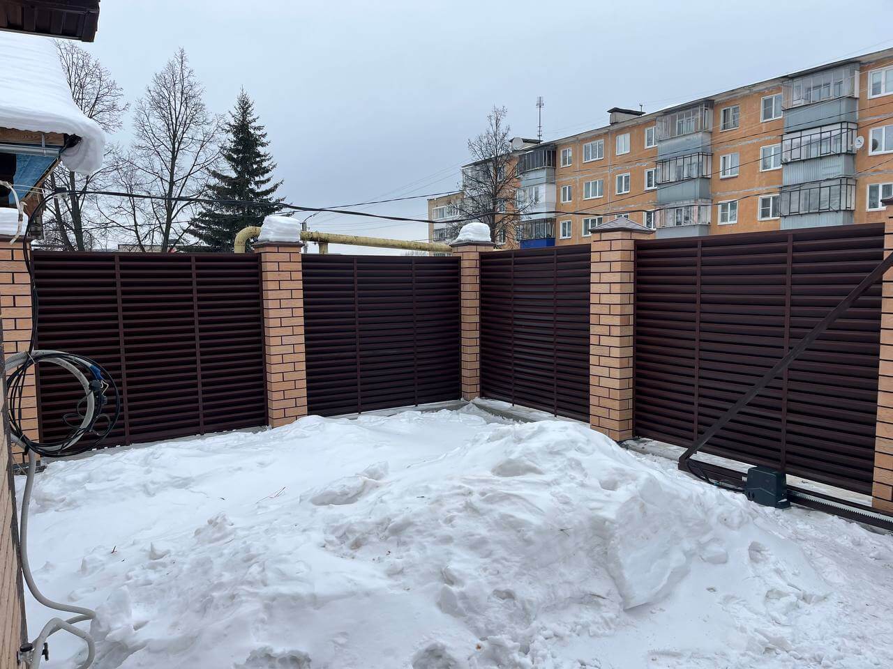 Забор-жалюзи из ламелей ЭКО-Z 87м RAL8017/8017 Шоколад двусторонний МАТТЕ фото 11 в Казахстане
