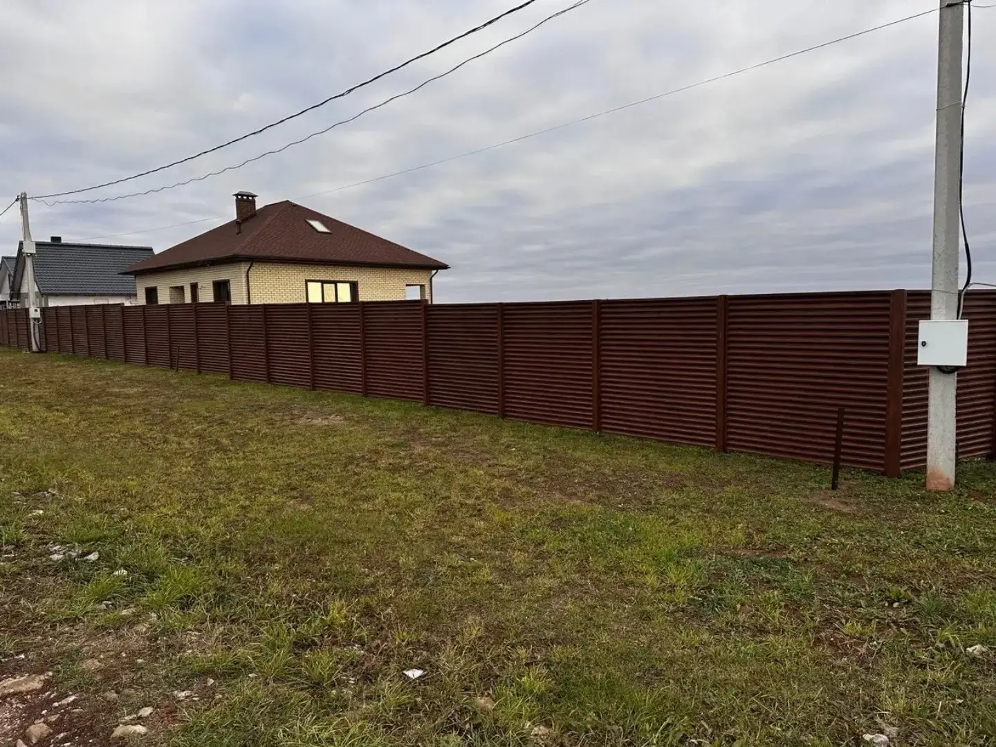 Забор-жалюзи из ламелей ЭКО-Z 58м Темный Дуб 3D Принтек фото 2 в Казахстане