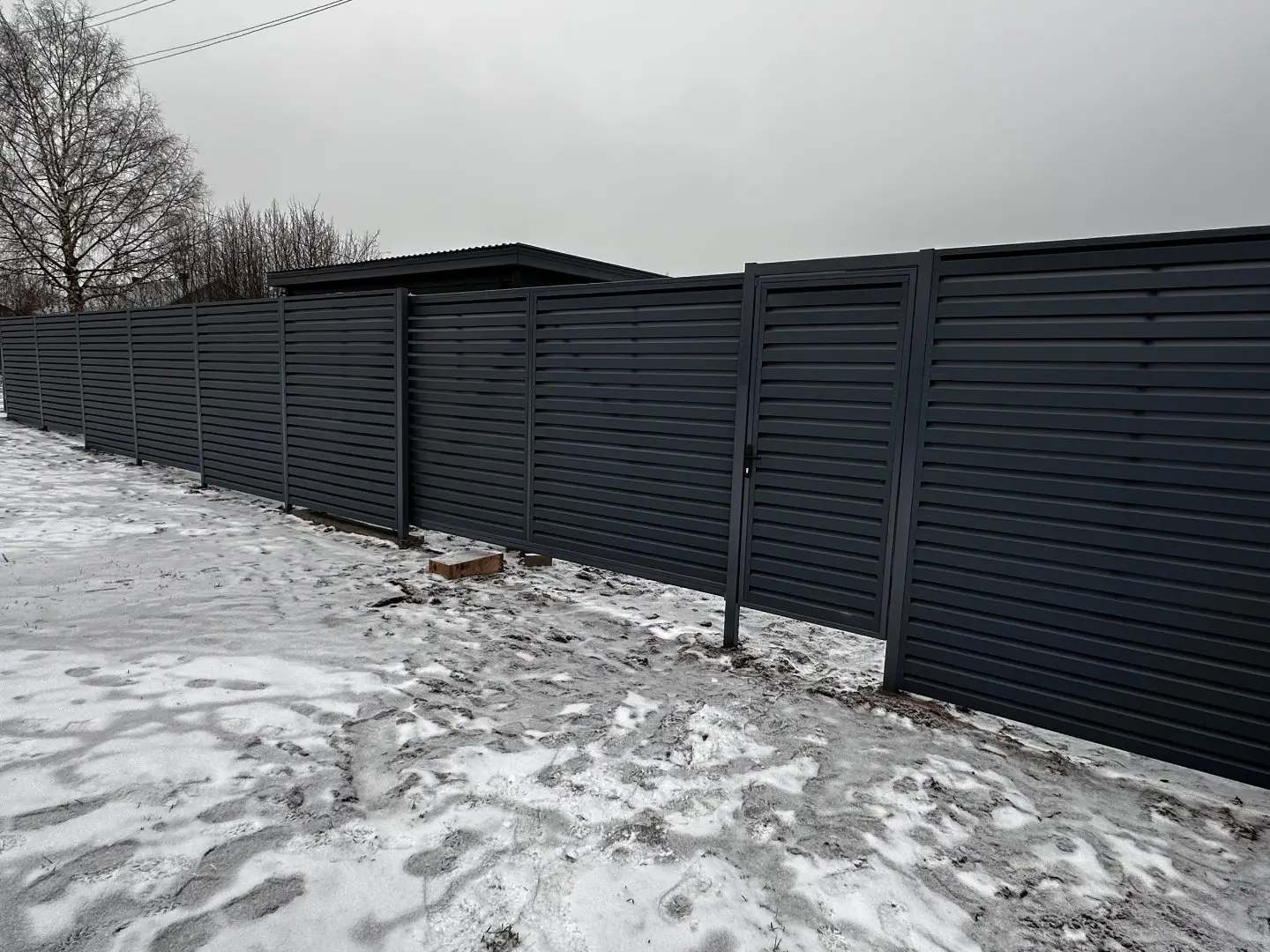 Забор-жалюзи из ламелей Хай-Тек 20м RAL7024/7024 Серый Графит двусторонний МАТТЕ фото 4 в Казахстане