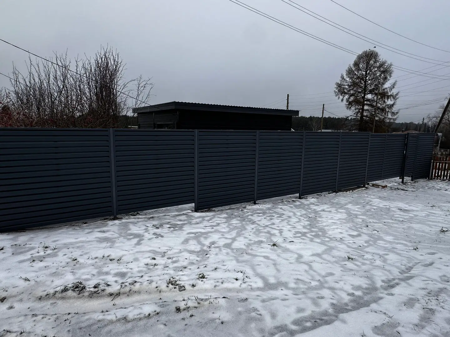 Забор-жалюзи из ламелей Хай-Тек 20м RAL7024/7024 Серый Графит двусторонний МАТТЕ фото 3 в Казахстане