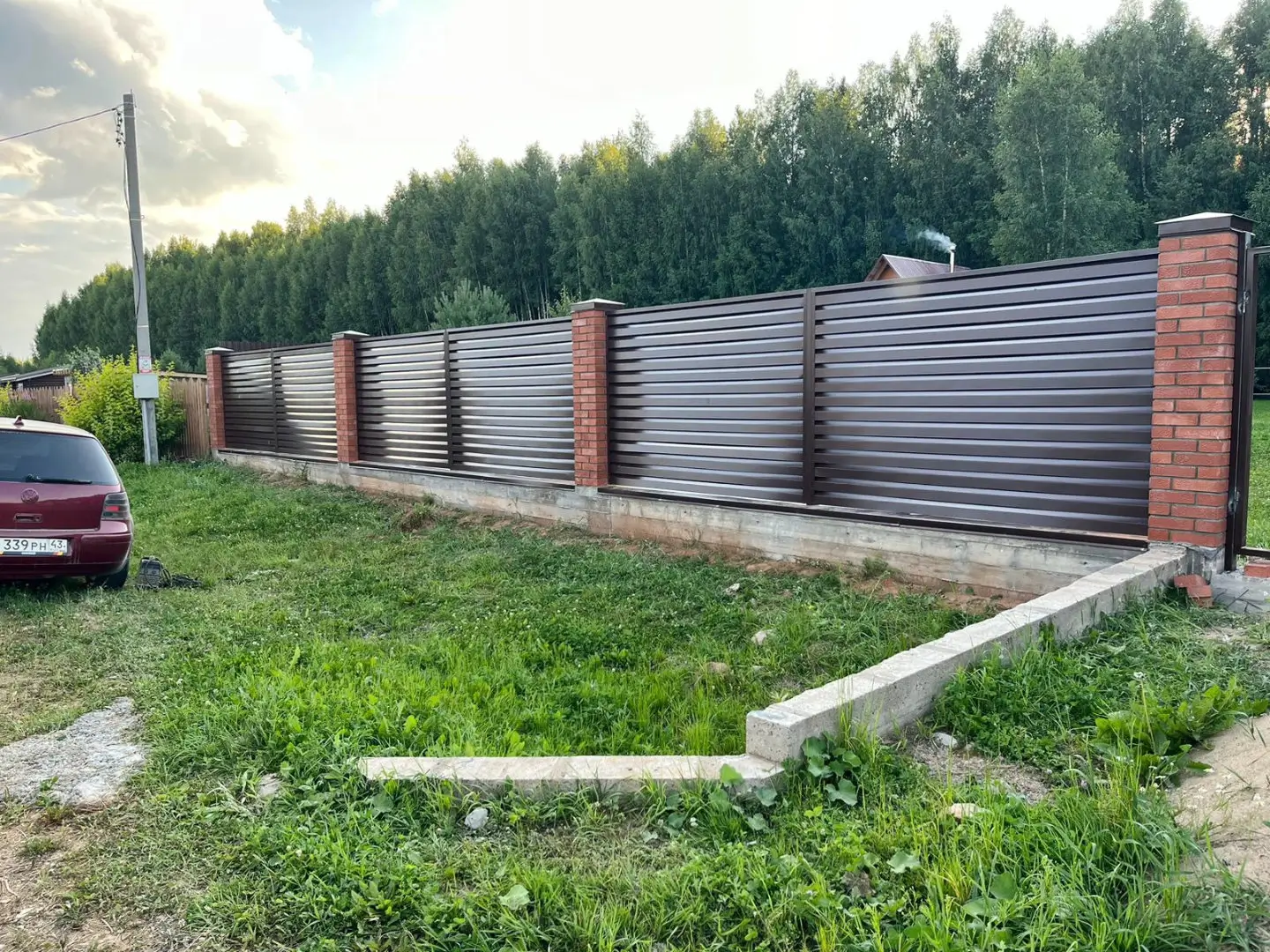 Забор-жалюзи из ламелей Хай-Тек 26м RAL8017/8017 Шоколад двусторонний в Казахстане