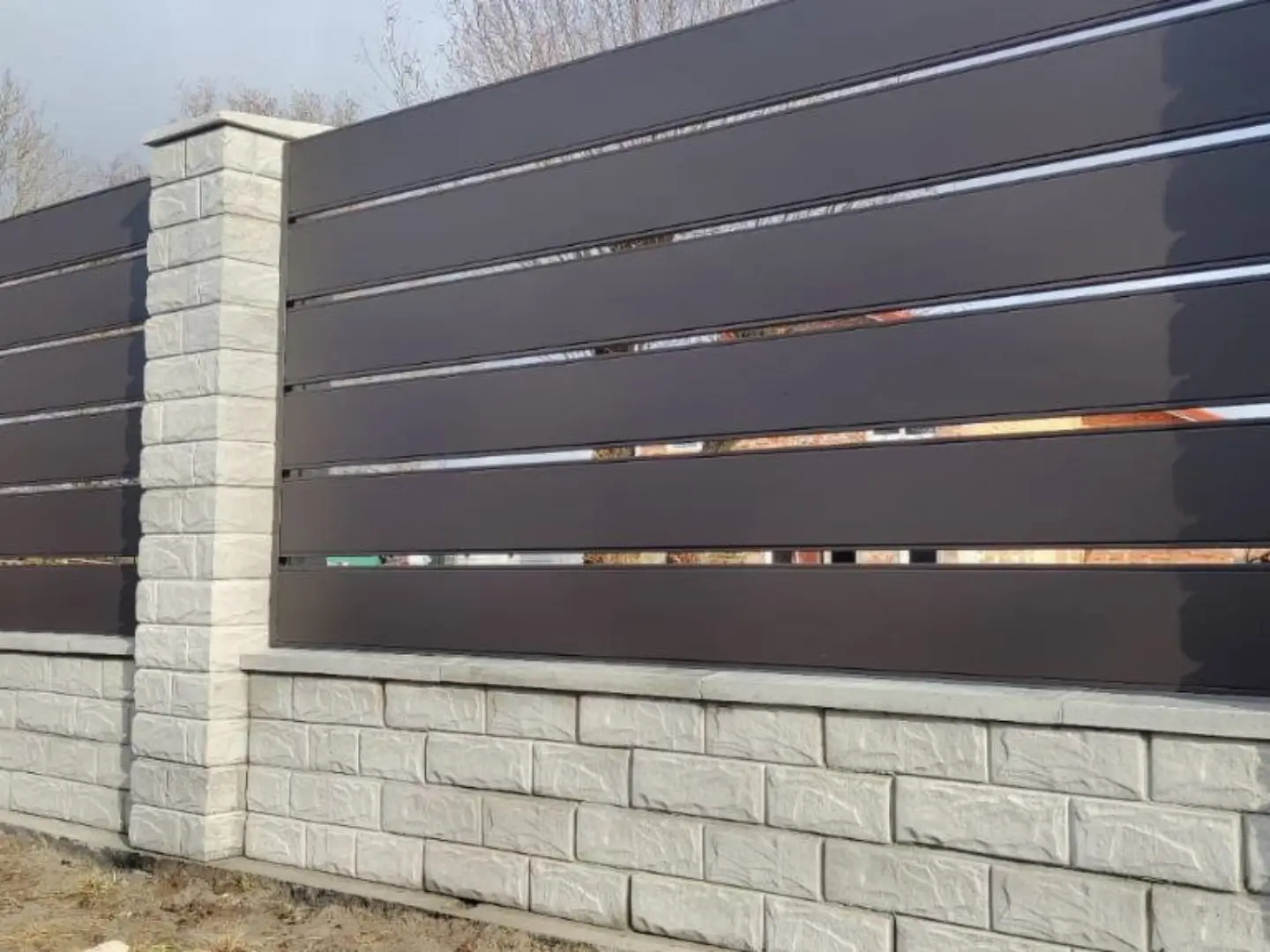 Забор-ранчо из металлопланкена 32м RAL8019 Темный Шоколад МАТТЕ фото 3 в Казахстане