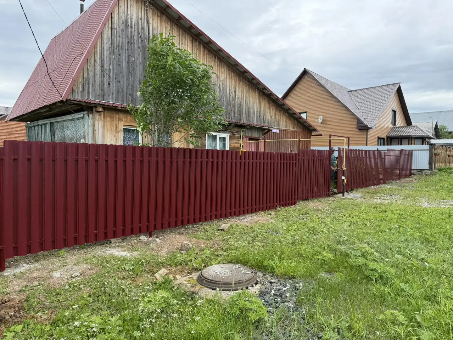 Забор из евроштакетника 24м RAL3005/3005 Красное Вино двусторонний фото 3 в Казахстане