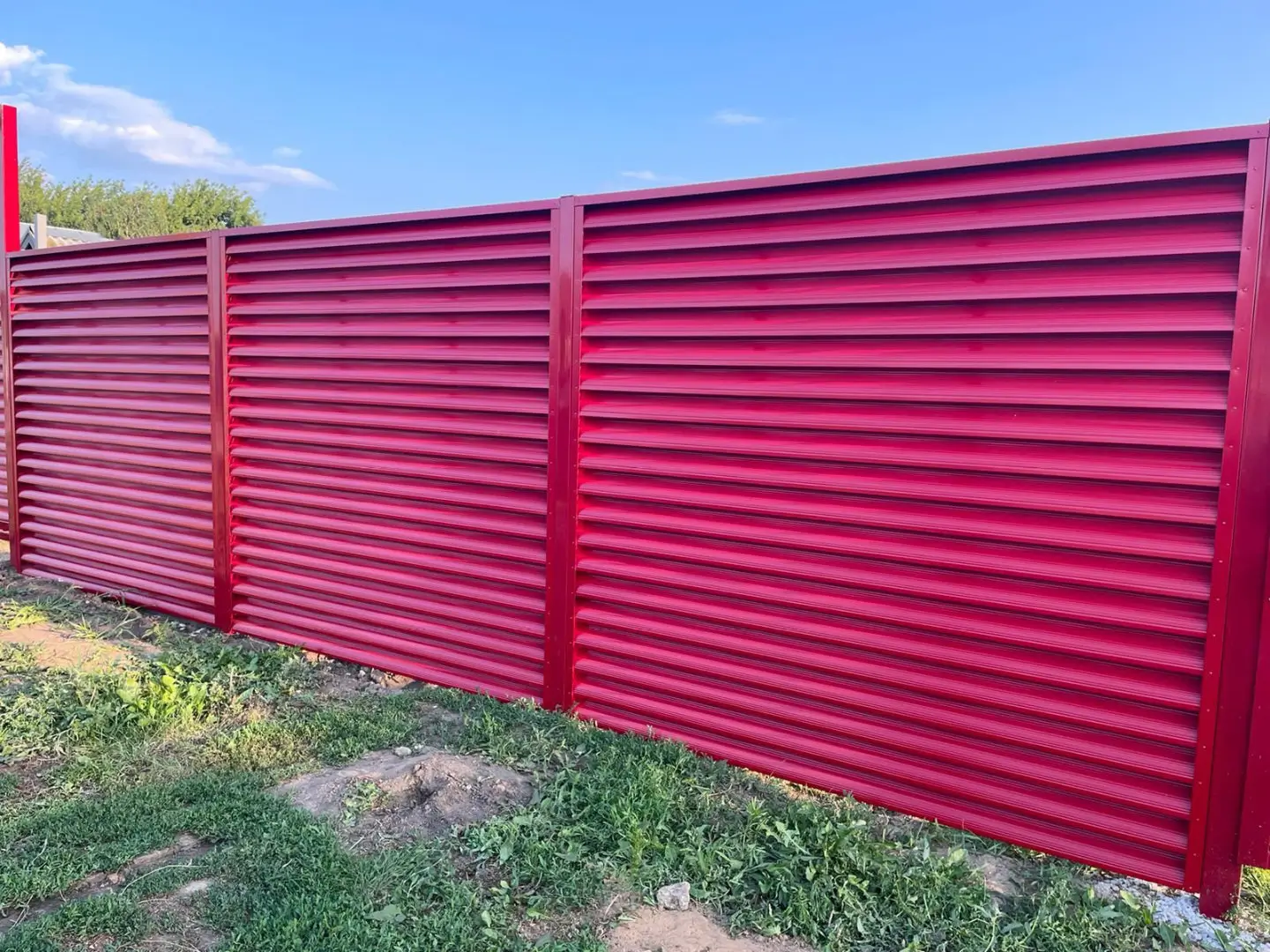 Забор-жалюзи из ламелей Еврожалюзи 24м RAL3003 Рубин фото 2 в Казахстане