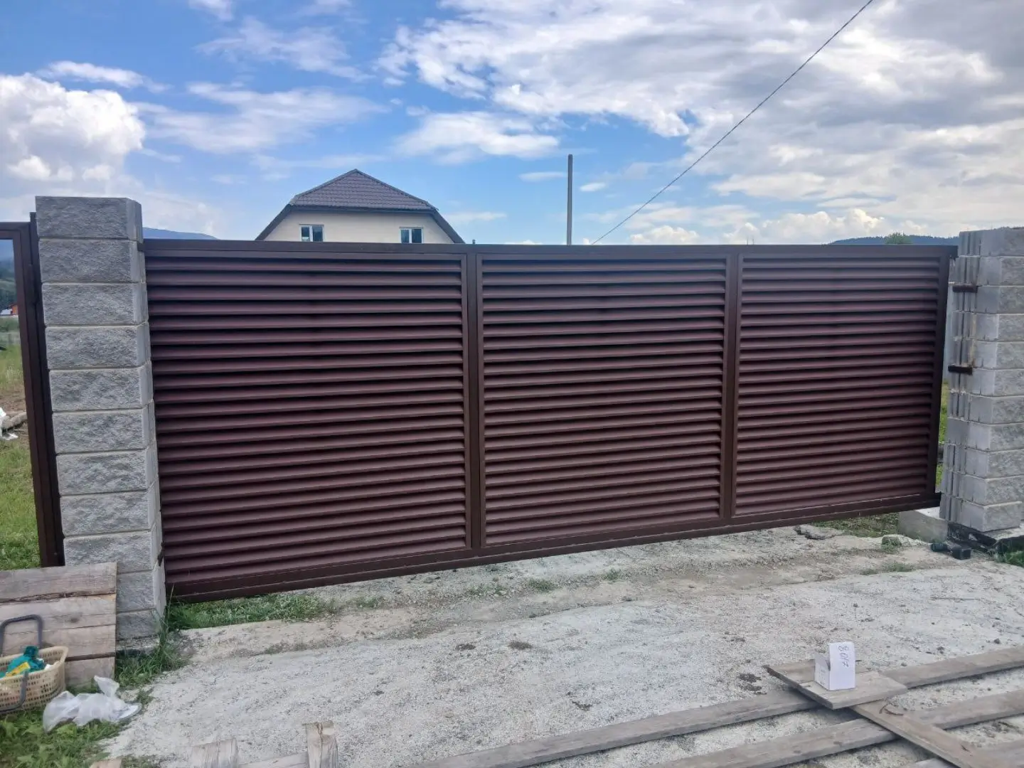 Забор-жалюзи из ламелей ЭКО-Z 16м RAL8017/8017 Шоколад двусторонний МАТТЕ фото 11 в Казахстане